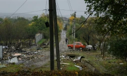 Des maisons détruites par des bombardements, à Droujkivka, dans la région de Donetsk, dans l'est de l'Ukraine, le 10 octobre 2025