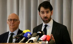 Les avocats des époux Fillon, Antonin Lévy (d) et Pierre Cornut-Gentille (g), lors d'une conférence de presse, le 9 février 2017 à Paris