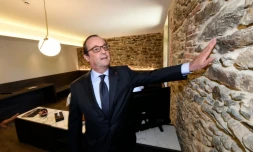 François Hollande inaugure un luxueux domaine hôtelier, le 11 août 2016 à Arnac-Pompadour en Corrèze