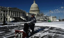 Le Capitole, siège du Congrès américain, sous la neige, le 4 janvier 2022 à Washington