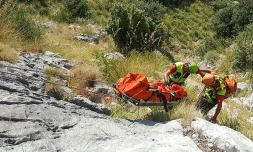 Photo diffusée le 19 août 2019 par le service de presse du CNSAS montrant la remontée du corps de Simon Gautier à Sapri, en Italie