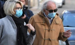 Isabelle Fouillot (g), la mère d'Alexia Daval et son avocat Gilles-Jean Portejoie, arrivent au tribunal à Vésoul, le 21 novembre 2020