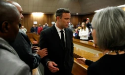 Oscar Pistorius quitte le tribunal à Prétoria, le 6 juillet 2016