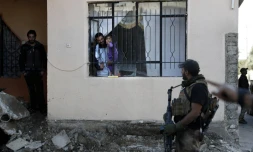 Un soldat des forces spéciales irakiennes patrouille à Mossoul, le 22 novembre 2016