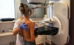 Une patiente passe une mammographie le 9 octobre 2017 à l'Institut Paoli-Calmette à Marseille