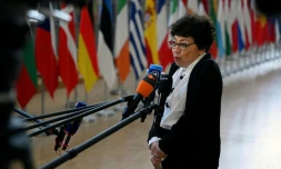 La ministre française de la Transition écologique Monique Barbut fait une déclaration à la presse à Bruxelles, le 4 novembre 2025