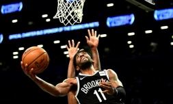 Kyrie Irving (N.11) des Brooklyn Nets monte au panier face aux Minnesota Timberwolves en NBA, le 23 octobre 2019 Ă New York