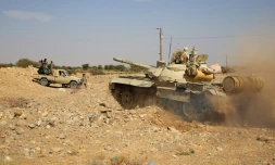 Des milices armées du Comité Populaire de Résistance, alliés des forces loyalistes, à Sirwah au Yémen, le 18 décembre 2015 