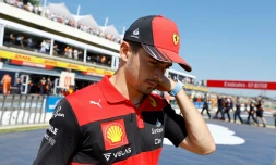 Le pilote Ferrari Charles Leclerc désabusé après sa sortie de route lors du GP de France au Castellet, le 24 juillet 2022  