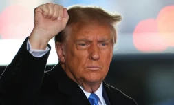 L'ancien président des Etats-Unis Donald Trump quitte son immeuble de la Trump Tower pous se rendre au tribunal fédéral de Manhattan au procÚs en diffamation que lui intente une autrice, le 22 janvier 2024