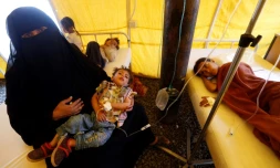 Des enfants yéménites suspectés d'être infecté par le choléra, le 5 juin 2017 dans un hôpital de Sanaa