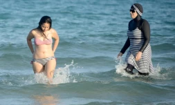 Séance de baignade prÚs de Bizerte, en Tunisie, le 16 août 2016