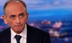 Eric Zemmour, candidat d'extrĂȘme droite Ă la prĂ©sidentielle, sur le plateau de TF1 Ă Boulogne-Billancourt, le 1er dĂ©cembre 2021