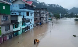 Photo diffusée par l'armée indienne, le 4 octobre 2023, des inondations dans l'Etat de Sikkim aprÚs une crue subite provoquée le débordement d'un lac glaciaire dans l'Himalaya