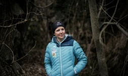 La Française Axelle Gachet Mollaret pose Ă la veille de la 35e Ă©dition de la Pierra Menta, transformĂ©e en Championnat du monde longue distance par Ă©quipes en raison de la crise sanitaire, le 12 mars 2021 Ă ArĂȘches-Beaufort