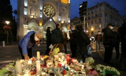 Hommages aux victimes devant la basilique de Nice le 31 octobre 2020.