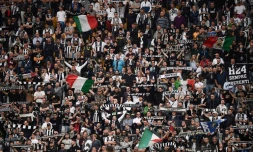 Des supporters de la Juventus lors d'un match contre la Fiorentina, le 20 avril 2019 à Turin