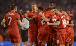 La joie des joueurs de Liverpool après leur victoire contre le Borussia Dortmund et leur qualification pour les demi-finales d'Europa League, le 14 avril 2016 à Anfield