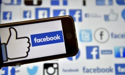 Facebook a annoncé mercredi avoir mis à jour son algorithme pour limiter le nombre de renvois par ses utilisateurs vers des sites internet "trompeurs" et "de faible qualité", afin de lutter contre les spams et la désinformation. 