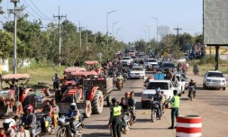 Photo diffusée par l'Agence Kampuchea Press (AKP), le 8 décembre 2025, montrant des habitants évacués aprÚs des affrontements le long de la frontiÚre entre le Cambodge et la Thaïlande, dans la province d'Oddar Meanchey, au Cambodge