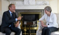 Le président du Conseil de l'Europe, Donald Tusk (g) et la Première ministre britannique, Theresa May, au 10 Downing Street, à Londres, le 25 juin 2018