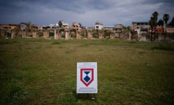 Un panneau de l'Unesco sur le site de l'hippodrome romain à Tyr, dans le sud du Liban, le 23 mars 2026