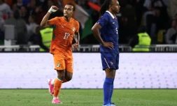 Le défenseur ivoirien Guéla Doué et le défenseur français Jules Koundé lors de la victoire de la Côte d'Ivoire face à la France en match de préparation, le 4 juin 2026 à Nantes