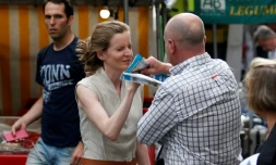 L'ex-députée Nathalie Kosciusko-Morizet (g) face à Vincent Debraize (de dos), le 15 juin 2017 à Paris