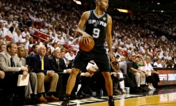 Le meneur français Tony Parker avec San Antonio, lors du match 4 de la finale NBA 2014, remportée par les Spurs face au Miami Heat