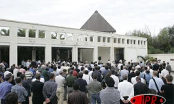 Mercredi 14 septembre 2005 - 

Lors de la bénédiction mortuaire de Daniel Pavageau, ancien directeur de la SEMADER, au centre funéraire de commune Prima (Saint-Denis)