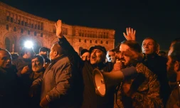 Des Arméniens manifestent contre l'accord signé entre l'Azerbaïdjan et l'Arménie pour mettre fin au conflit au Nagorny Karabakh, le 10 novembre 2020 à Erevan