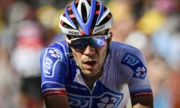 Thibaut Pinot franchit la ligne d'arrivée de la cinquième étape du Tour de France à La Planche des Belles Filles dans les Vosges, le 5 juillet 2017
