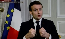 Capture d'écran du président Emmanuel Macron lors d'une intervention à la télévision sur la stratégie de vaccination, le 2 février 2021 depuis le palais de l'Elysée