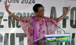 L'actuelle présidente de la région Réunion Huguette Bello s'exprime lors d'un meeting de campagne de La France insoumise (LFI) pour les élections européennes, le 6 avril 2024 à Saint-Gilles-les Bains