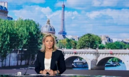 Anne-Sophie Lapix sur le plateau du journal de 20H00 France 2 le 21 avril 2022