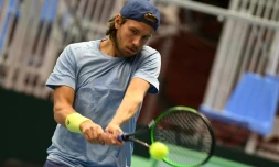Le Français Lucas Pouille lors d'une séance d'entraßnement en vue du 1er tour de la Coupe Davis face au Pays-Bas, le 31 janvier 2018 à Albertville