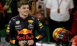 La joie du pilote néerlandais Max Verstappen, aprÚs avoir remporté le Grand Prix d'Abou Dhabi et décroché son 1er titre mondial, le 12 décembre 2021, devant le septuble champion du monde, le Britannique Lewis Hamilton