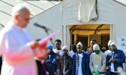 Le pape Léon XIV s'exprime durant une rencontre avec des migrants, à San Cristóbal de La Laguna aux Canaries, le 12 juin 2026