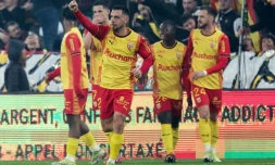 Le défenseur lensois Ruben Aguilar (c) marque contre Brest, le 9 mars 2024 à Lens