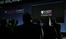 Au cours du premier sommet international pour un développement "sûr" de l'Intelligence artificielle, à Bletchley, en Angleterre, le 1er novembre 2023