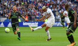 L'attaquant dominicain Mariano Diaz ouvre le score pour Lyon d'une frappe puissante face à Guingamp, le 10 septembre 2017 au Parc OL