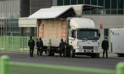 Un camion sud-coréen sur le complexe industriel intercoréen de Kaesong, que Séoul a unilatéralement décidé de fermer, le 11 février 2016, dans la zone démilitarisée entre les deux Corées