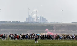 Des militants écologistes ont réussi à pénétrer sur le site de la mine de charbon de Garzweiler, dans l'ouest de l'Allemagne, le 22 juin 2019