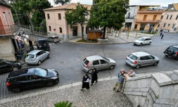 Une vue de la Place de la République à Cinquefrondi, en Calabre, dans le sud de l'Italie, le 6 juillet 2020

