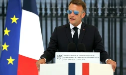 Le président français Emmanuel Macron s'exprime lors de la premiÚre journée nationale de commémoration de la reconnaissance de l'innocence d'Alfred Dreyfus, officier juif injustement condamné pour haute trahison à fin du 19e siÚcle, le 12 juillet 2026 à Paris