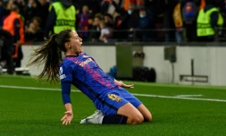L'attaquante de Barcelone Claudia Pina aprÚs son but contre le Real Madrid en quart de finale de la Ligue des champions féminine de l'UEFA au stade du Camp Nou à Barcelone en Espagne le 30 mars 2022