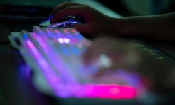 Le mystÚre autour de la cyberattaque en France signalée lundi par l'Agence française de la sécurité des systÚmes d'information (Anssi) s'épaissit, la société visée Centreon rejetant la faute sur un développeur tiers