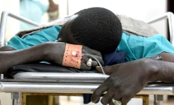 Une personne hospitalisée, le 7 janvier 2018 à Ziguinchor, après une attaque qui a fait 13 morts dans une forêt de Casamance, région du sud du Sénégal en proie à une rébellion depuis 35 ans