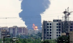 Une raffinerie de pétrole dans le sud de Téhéran en flammes après une attaque israélienne, le 15 juin 2025