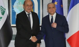 Le ministre irakien des Affaires étrangÚres Mohammed Ali al-Hakim (d) et son homologue français Jean-Yves Le Drian, le 17 octobre 2019 à Bagdad
